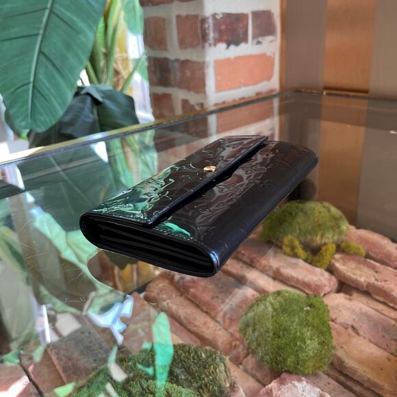 LOUIS VUITTON Sarah Bleu Infini Monogram Vernis Leather Wallet - Picture 4 of 13